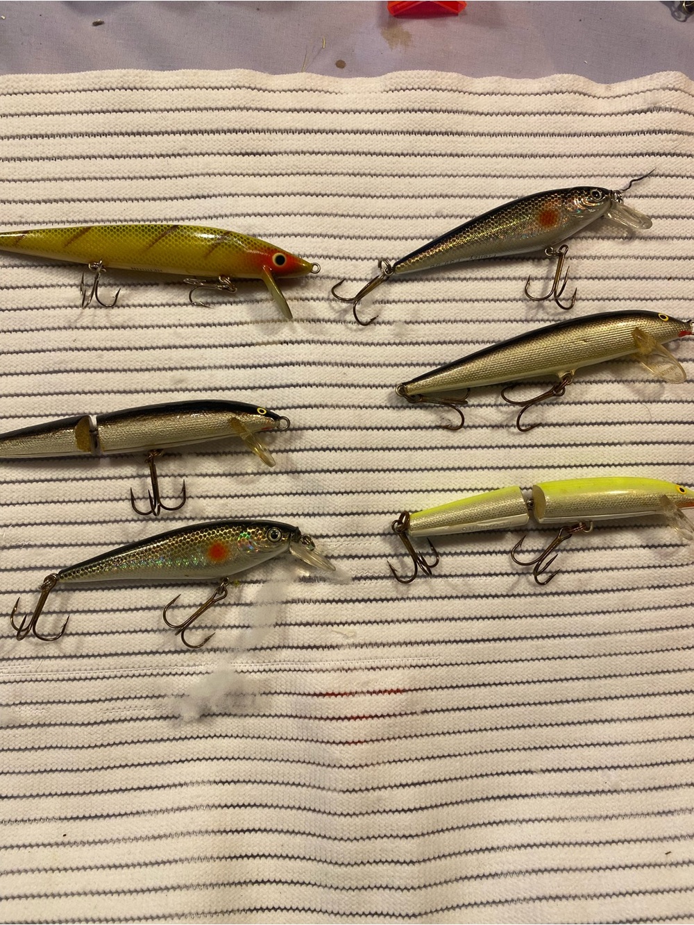 Fishing Lure Pack - Yellow and Silver Hard Bait Set